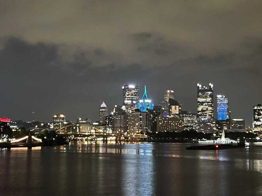 Luxury Apt At The Point Easy Access To And From Downtown 24-7 Parking Pittsburgh Exterior photo
