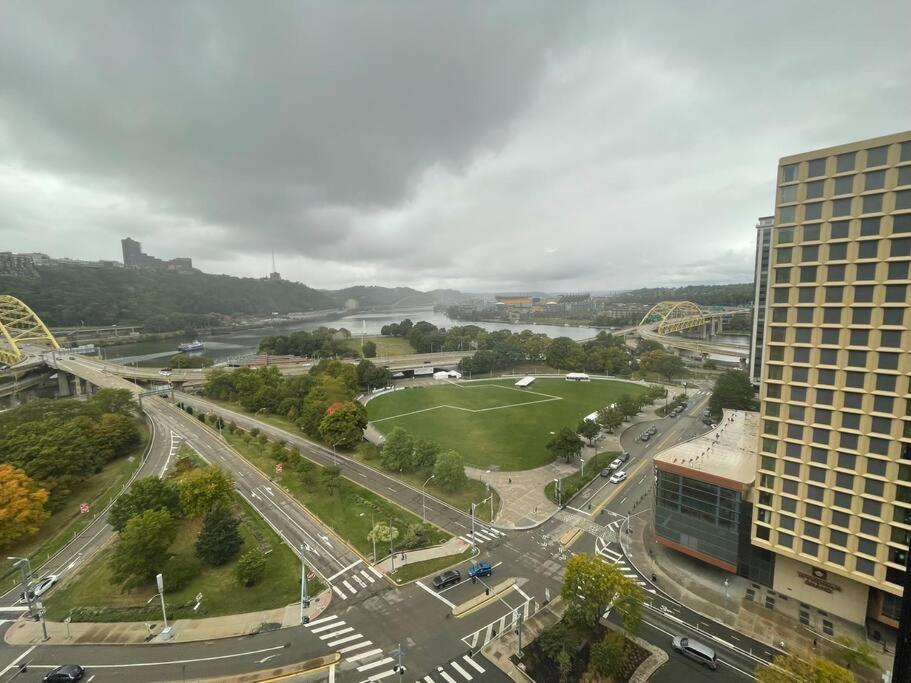 Luxury Apt At The Point Easy Access To And From Downtown 24-7 Parking Pittsburgh Exterior photo