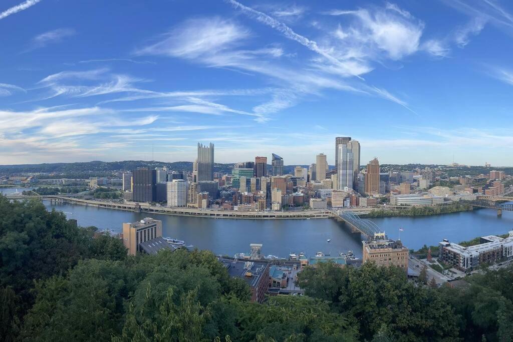 Luxury Apt At The Point Easy Access To And From Downtown 24-7 Parking Pittsburgh Exterior photo