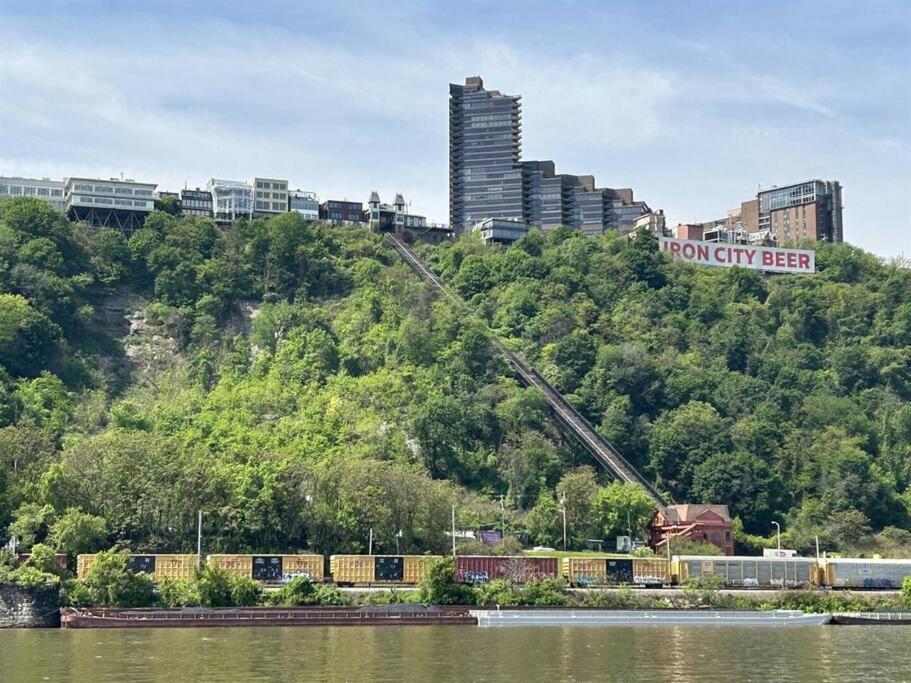 Luxury Apt At The Point Easy Access To And From Downtown 24-7 Parking Pittsburgh Exterior photo