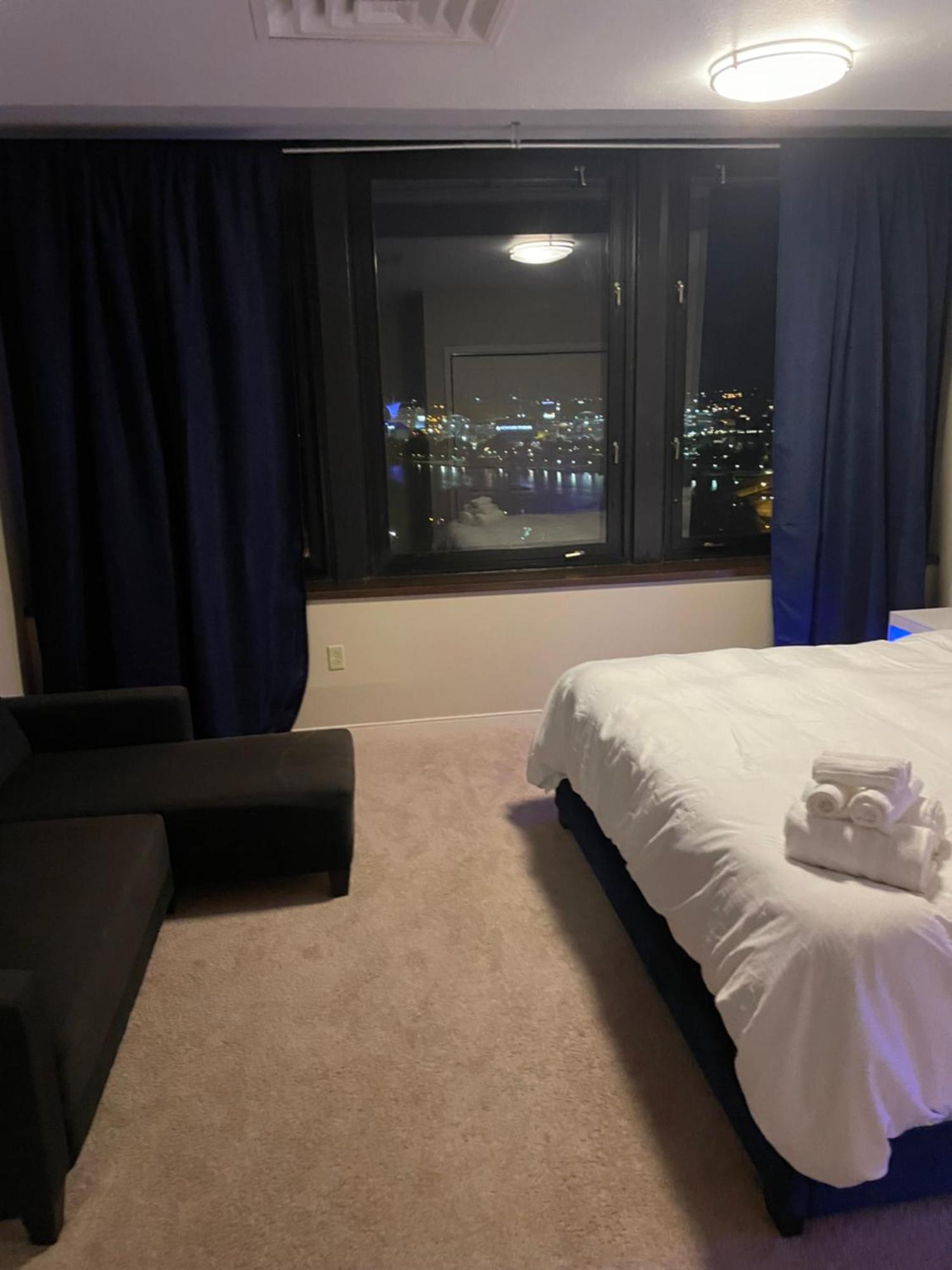 Luxury Apt At The Point Easy Access To And From Downtown 24-7 Parking Pittsburgh Exterior photo